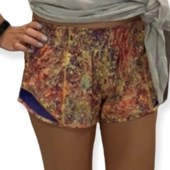 Lululemon Seawheeze 2019 hotty hot shorts size 8 Tall - Picture 6 of 12